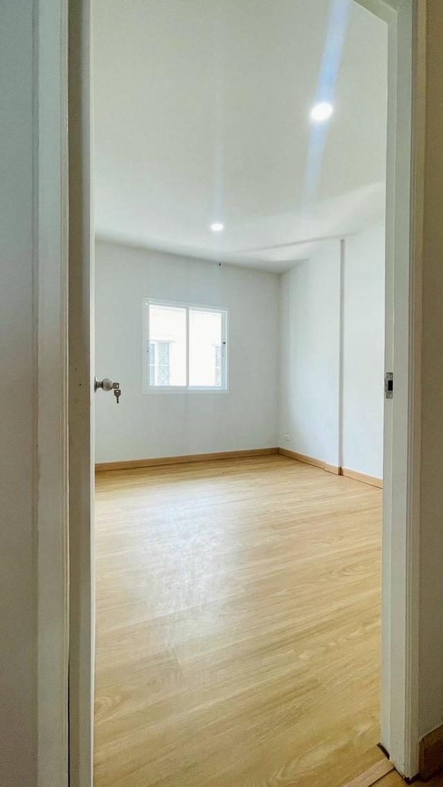 หมู่บ้านบุศรินทร์ ถนนบ้านกล้วย-ไทรน้อยทาวน์เฮาส์ 2  ชั้น ฟังก์ชันครบ ในโครงการ L&H ทำเลซอยบ้านกล้วย ใกล้รถไฟฟ้า 16