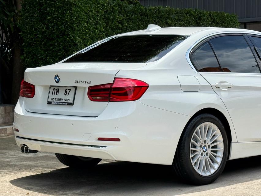 2019 BMW 320D F30 LCI รถมือเดียวออกป้ายแดง รถวิ่งน้อย เข้าศูนย์ตรงระยะ รถไม่เคยมีอุบัติเหตุครับ รูปที่ 9