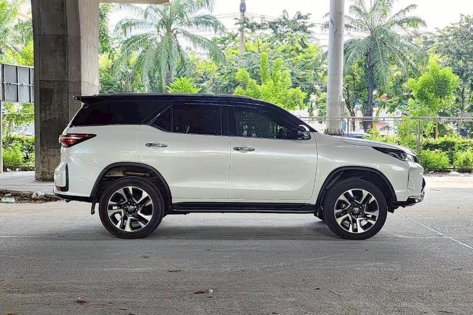 Toyota FORTUNER 2.8 Legender Black Top 4WD AT ปี 2023 รถสวยมือเดียว ไมล์น้อย