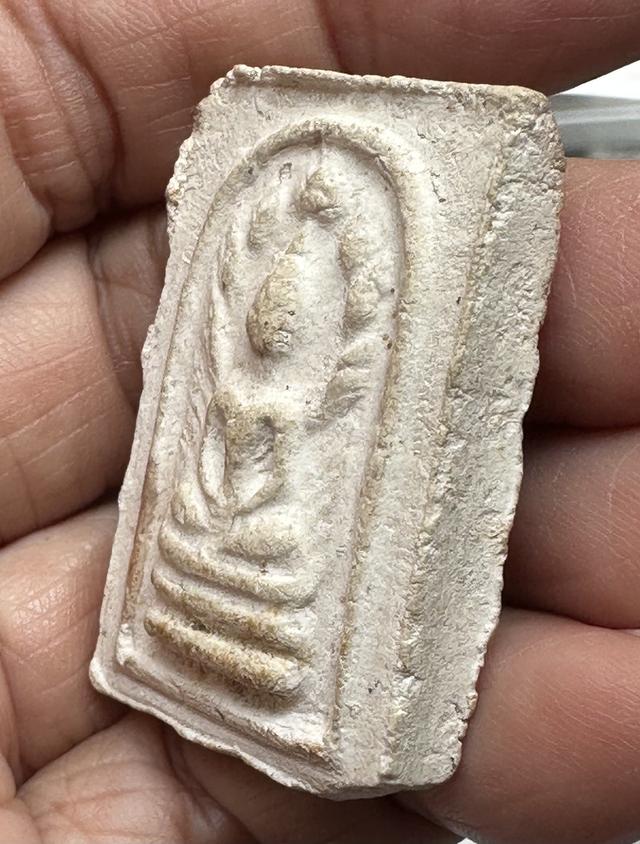 พระผงมงคลมหาลาภ เนื้อผงโสฬสมหาพรหม แม่ชีบุญเรือน วัดอาวุธ