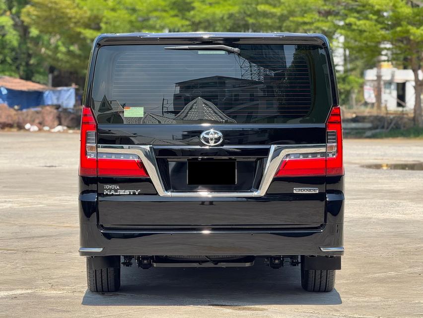 Toyota Majesty 2.8 grande top 2024 สีดำ  ออโต้ ใหม่ที่สุดในตลาด รูปที่ 7