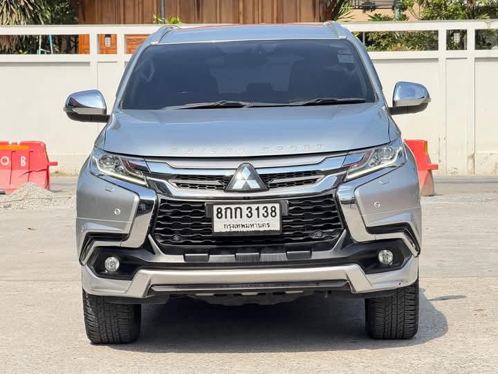 Mitsubishi Pajero Sport สีเทา 3