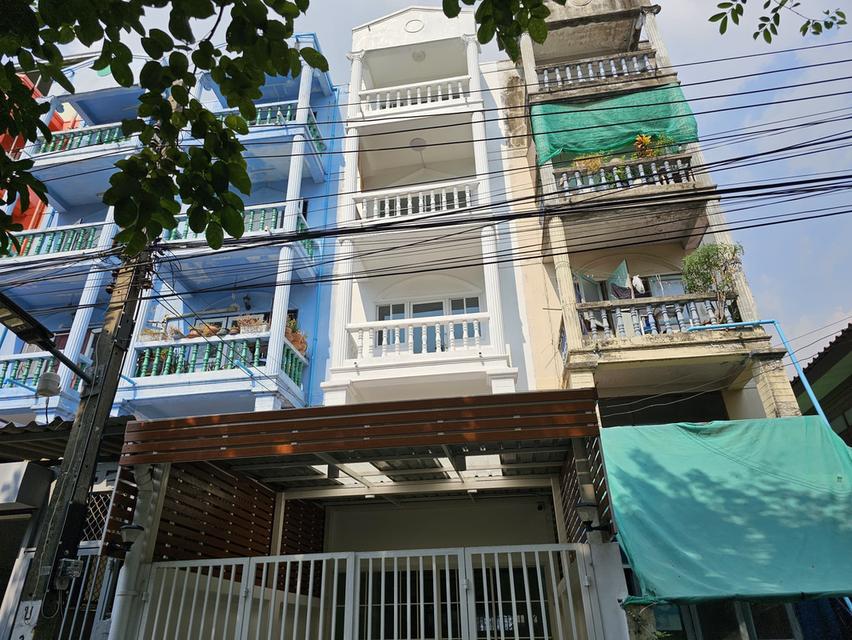 Offering for special sale Townhome  4 floors at  Bang Nan - Prawet not far Suan Luang Rama9 Public Park 1