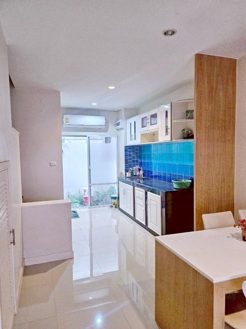 สุขาภิบาล 3 วงแหวนตะวันออก ให้เช่าทาวน์เฮาส์หรู 3 ชั้น รร.เตรียมน้อม 475.ม ถนนรามคำแหง 140–146 3นอน 3น้ำ MRTสัมมากร 700 3