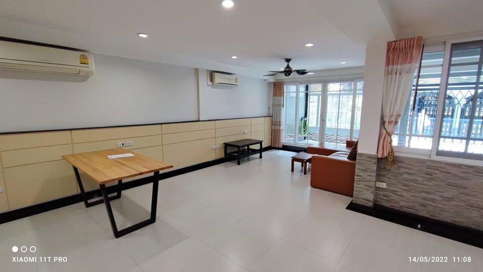 MTR124 ทำเลดีทองหล่อ! ให้เช่าทาวน์โฮม ซอยสุขุมวิท 36 เพียง 900 ม. ถึง BTS ทองหล่อ 3 นอน 2 น้ำ เชื่อมต่อพระราม 4 สะดวก ใกล้ Emporium 10
