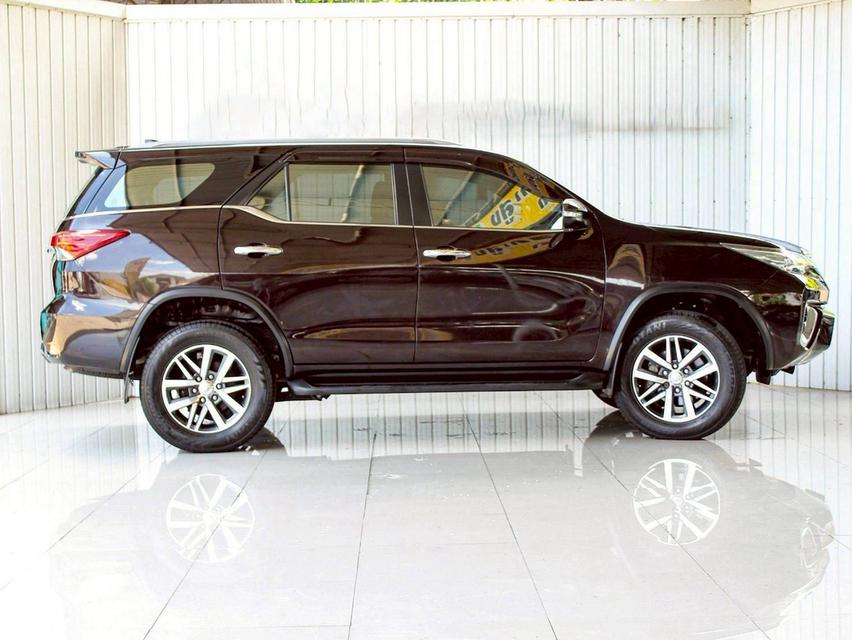 TOYOTA FORTUNER2.8 V 2WD ปี 2017 โฉม ปี15-ปัจจุบัน