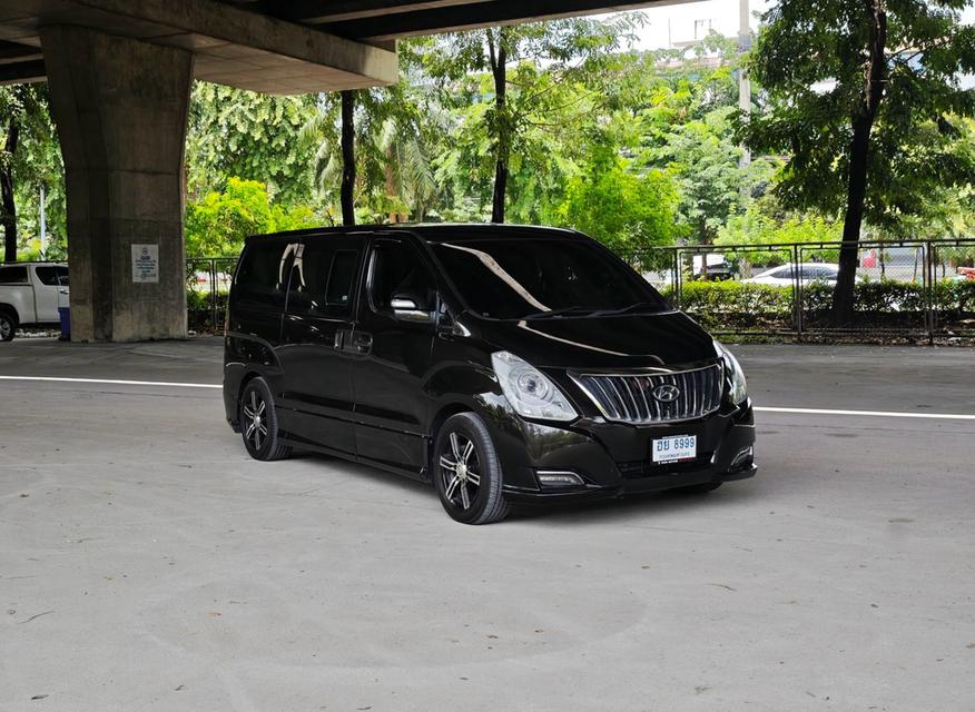 Hyundai H-1 Deluxe 2.5 รถปี 2017 จดปี 2018