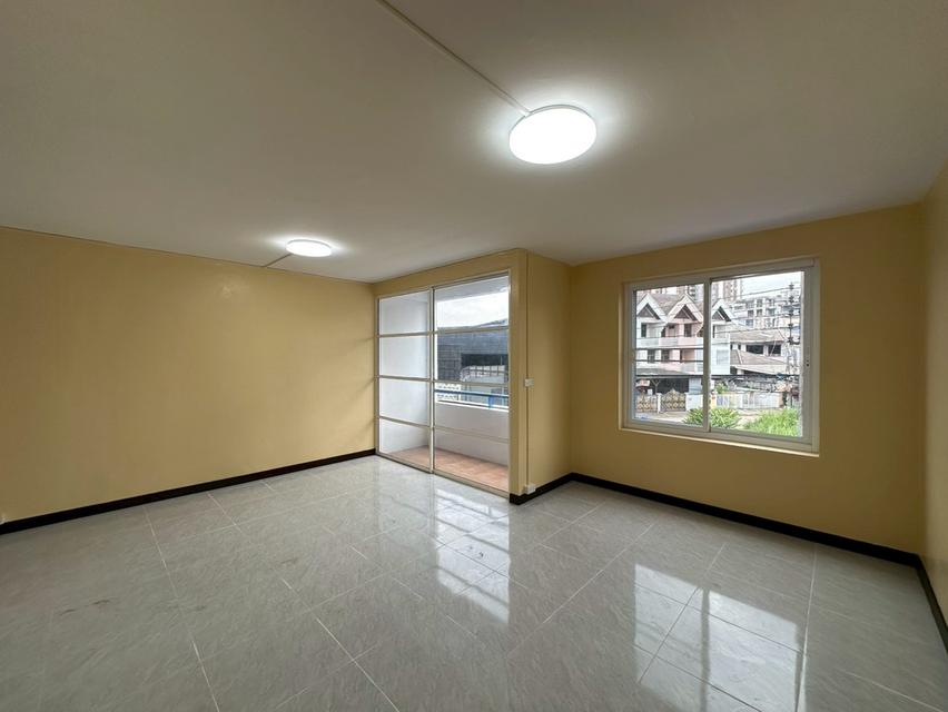 ให้เช่า!! ทาวน์โฮม 3 ชั้น บ้านลูกกอล์ฟ พรีเมี่ยม ( หลังมุมถนนเมน ) ตรงข้ามไม่ชนใคร เมืองทองธานี ปากเกร็ด รีโนเวทใหม่ บ้านพร้อมเช่าทันที 8