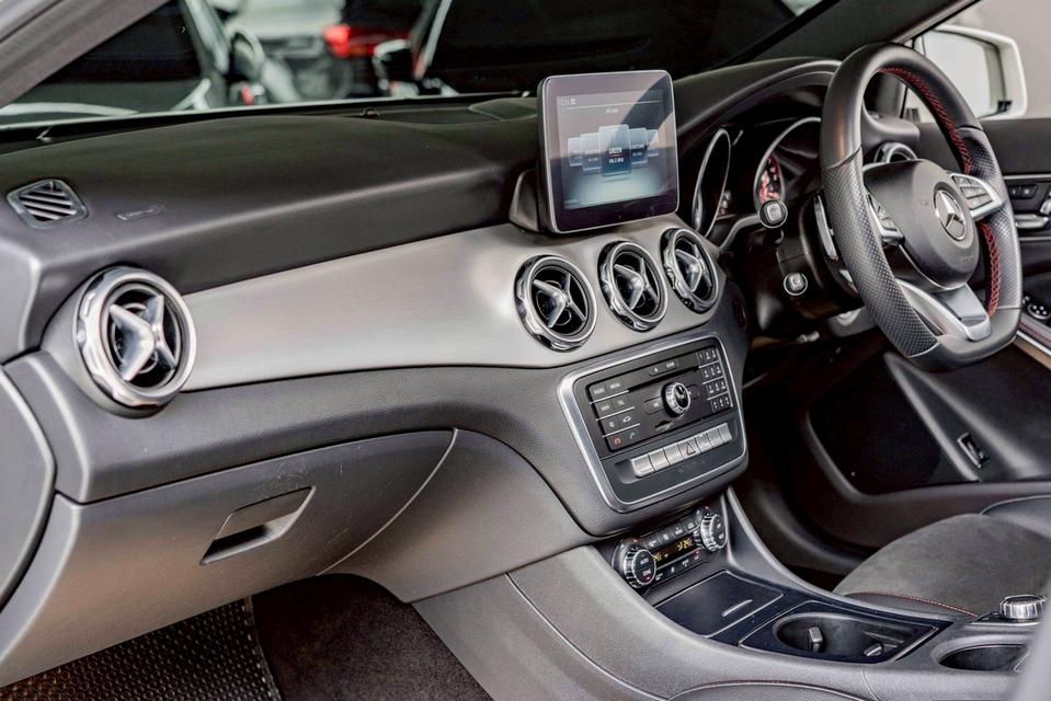 รหัสรถ NP119 BENZ GLA250 AMG FACELIFT 2019 10