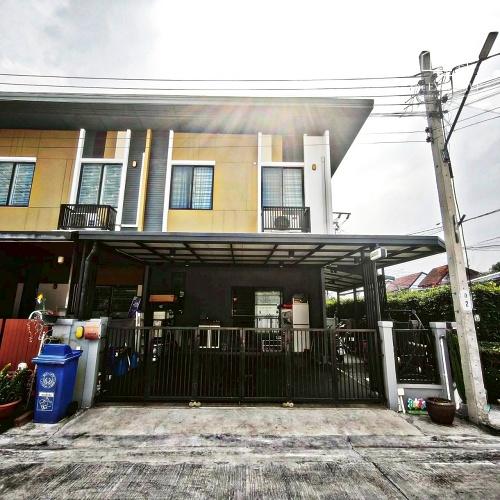 ขายทาวน์โฮม 2 ชั้น หมู่บ้านภัทราวรรณ  บางบัวทอง  ตกแต่งพร้อมอยู่  ( หลังมุม ) 1