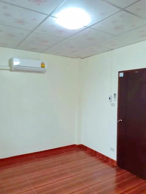 ซ.รามคำแหง180-186 ให้เช่าทาวเฮ้าส์ 2 ชั้น รร.นานาชาติร่วมฤดี 2.5 กม. 2นอน MRT ตลาดมีนบุรี 1 กม. 3