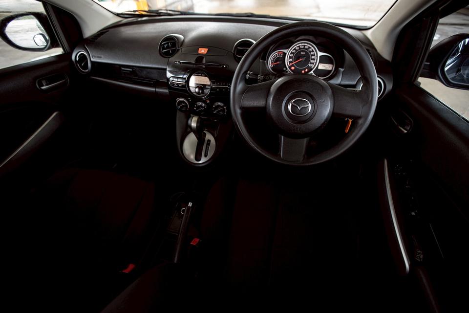 Mazda2 1.5 Groove Sport ปี 2013 สีเทา มือเดียวป้ายแดง 16