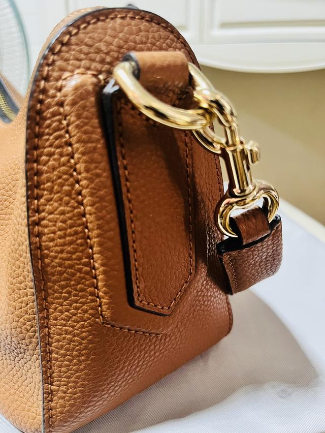 “Marc Jacobs Soft Shoulder Bag หนังแท้ สายโลโก้ สีน้ำตาล” รูปที่ 7