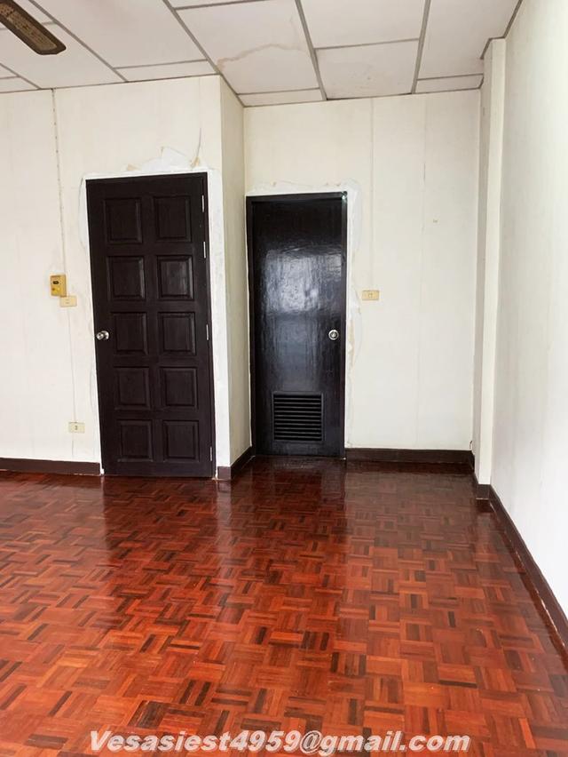 ทาวน์เฮ้าส์ 3ื ชั้น หมู่บ้านเกษรา คลาสสิคโฮม เสรีไทย 12