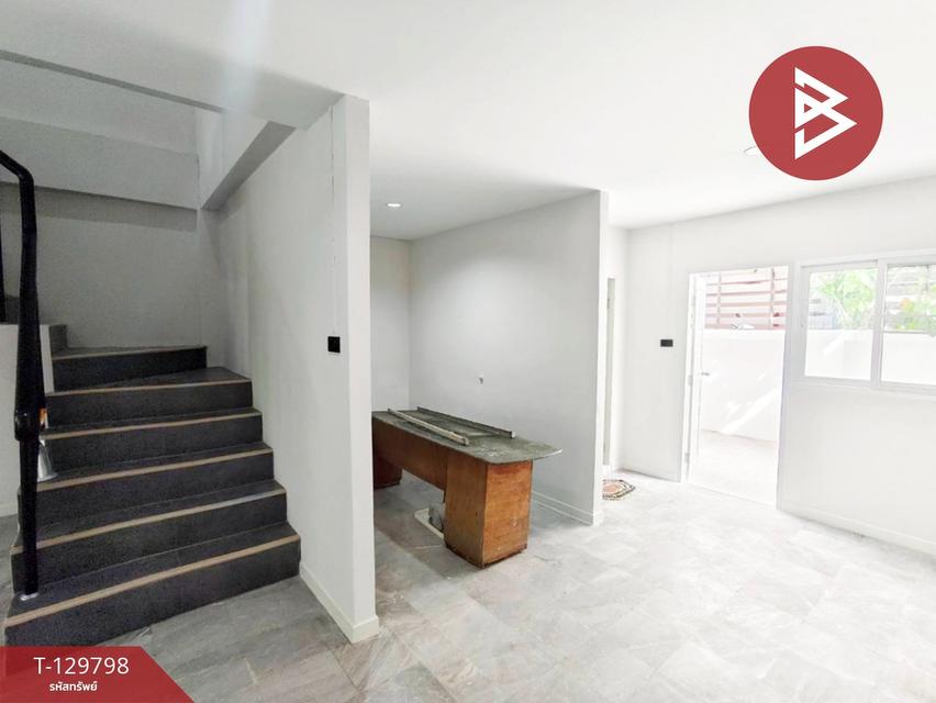 ขายด่วนทาวน์เฮ้าส์ หมู่บ้านแสนสบาย นนทบุรี รีโนเวทพร้อมเข้าอยู่ ทำเลดี 5