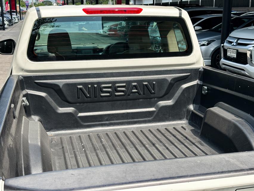ขายรถ nissan NP300 Navara 2.5 King Cab Calibre E Pickup ปี 2015 สีขาว เกียร์ธรรมดา รูปที่ 8