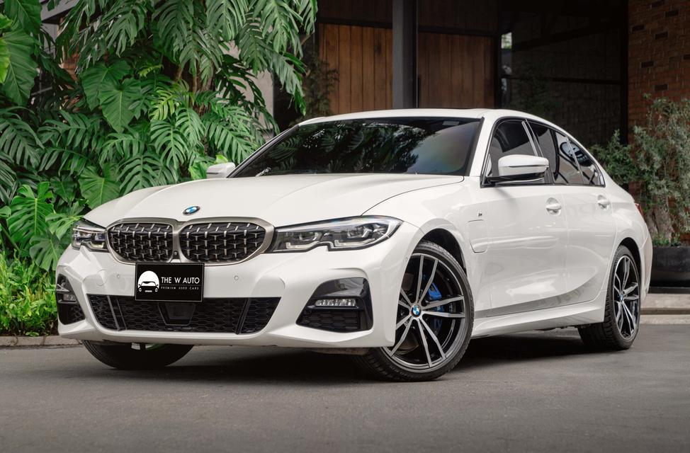 BMW 330e M Sport Plug-in Hybrid รุ่น G20 ปี 2022 📌เข้าใหม่! 𝘽𝙈𝙒 𝟯𝟯𝟬𝗲 𝙈 𝙎𝙥𝙤𝙧𝙩⚡️ สวยเกินเรื่องพร้อม BSI&Warranty รับประกันศูนย์👨🏽‍🔧