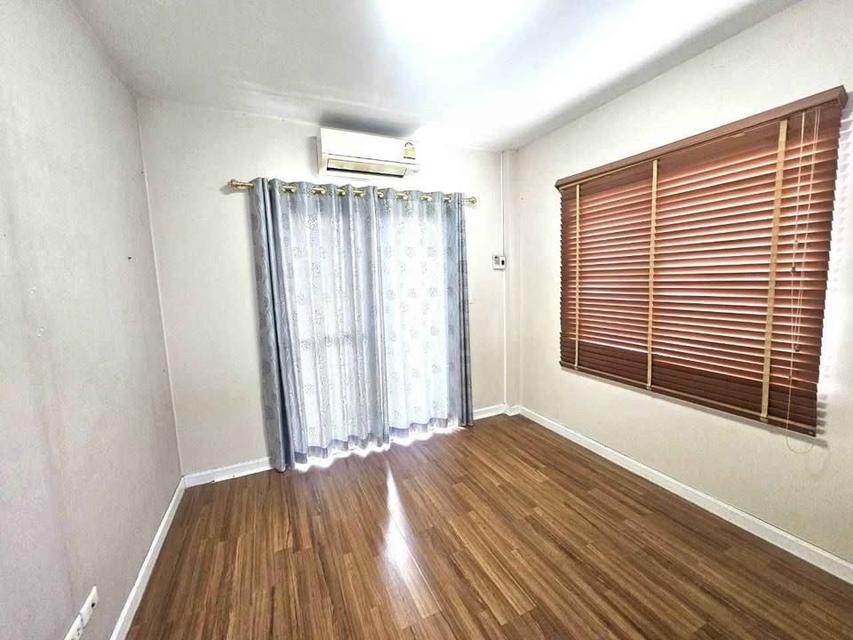 ขาย / เช่า บ้านเดี่ยว 2ชั้น หมู่บ้านมัณฑนา เลค วัชรพล ตัวบ้านอยู่โซนทะเลสาบ 17