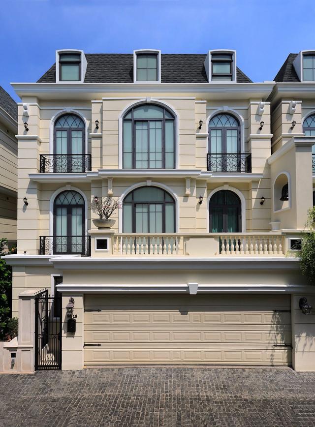 ขาย บ้านหรู ในซอยเอกมัย 22 บ้านออกแบบโดย Hirsch Bedner Associates (HBA) บริษัทออกแบบชั้นนำระดับโลก 1