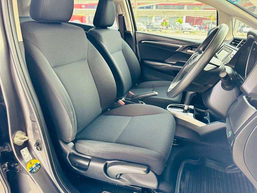 2017 honda jazz (GK)  V+ สีเทาดำ หล่อจบ ออปชั่นครบ ไม่ต้องง้อป้ายแดง รูปที่ 12