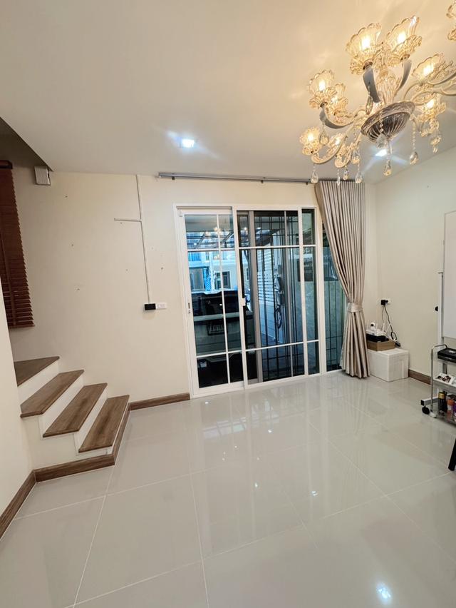 ขายทาวน์เฮ้าส์ ประหยัดพลังงาน โกลเด้นทาวน์ Golden Town พร้อมระบบโซล่าเซลล์ เหมาะทำโฮมออฟฟิศ ทำเลเด่น ใกล้ฟิวเจอร์ปาร์ครังสิต รูปที่ 9