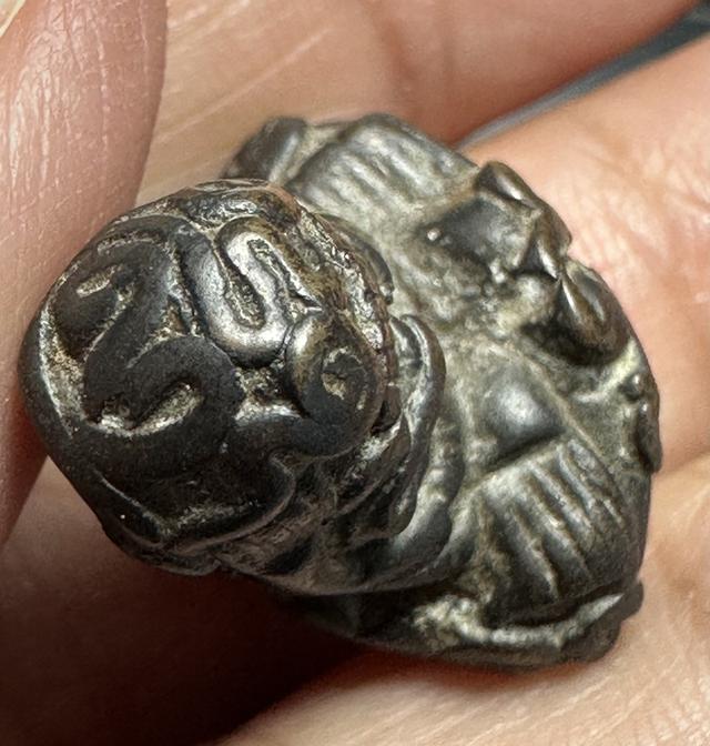 พระปิดตาเนื้อสัมฤทธิ์ ยันต์ยุ่ง พระผ่านการใช้ ไม่ทราบที่ รูปที่ 6