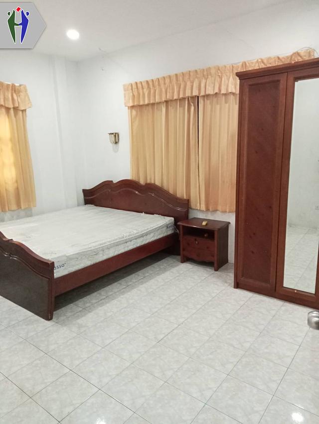 บ้านเดี่ยวให้เช่า เขาน้อยพัทยา ไม่มีเฟอร์นิเจอร์ •	ขนาด 60 ตารางเมตร 3 ห้องนอน 2 ห้องน้ำ  •	เครื่องปรับอากาศ  •	บ้านไม่มีเฟอร์ •	ที่จอดรถในร่ม ตำแหน่ง 7