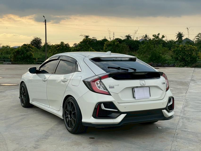 HONDA CIVIC FK  1.5 TURBO  สีขาว ปี 2017 เกียรออโต้  8