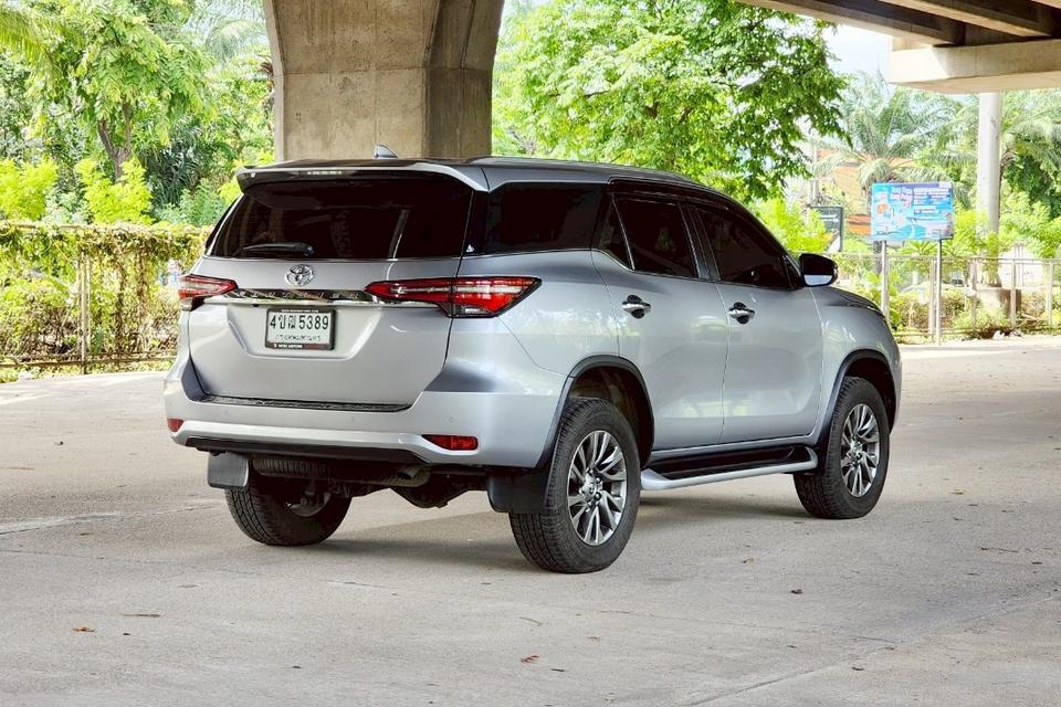 Toyota Fortuner 2.4 V 2WD AT ปี 2023 รถสวยมือเดียว รุ่นท๊อปขับ2