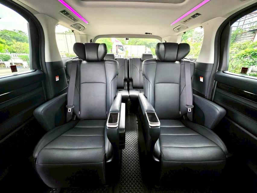 Toyota ALPHARD 2.5SC PACKAGE สีขาว ปี 2023 ไมล์ 30,000 กม.  7