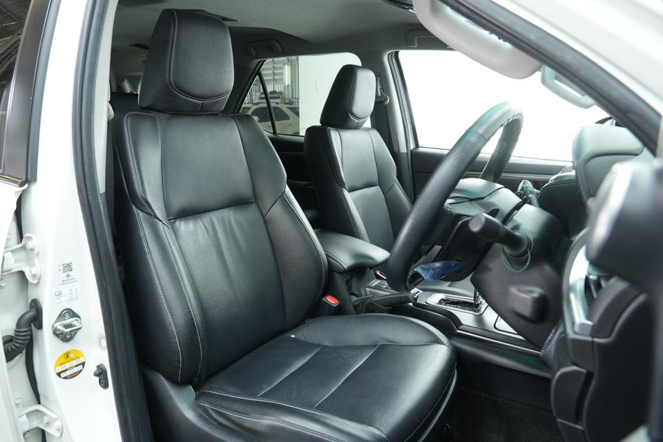 2022 TOYOTA FORTUNER 2.4 V 2WD SUV สีขาว เลขไมล์ 74065 กม. 13