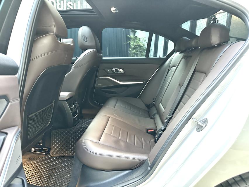 BMW 330e Plug-in Hybrid M Sport ปี2020 รถมือเดียว ไมล์น้อย 13