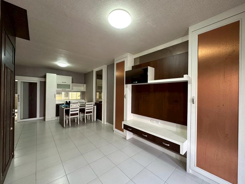 ขายถูกมาก!!  ทาวน์โฮม 2 ชั้น  อารียา เดอะคัลเลอร์ 1 ( Areeya The Color 1 ) อยู่ต้นโครงการ ตกแต่งเต็มพื้นที่ เปิดเป็น Home office ได้เลย ใกล้รถไฟฟ้า สา 6