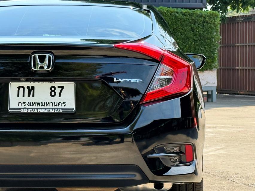 2017 HONDA CIVIC FC 1.8 EL รถมือเดียวออกป้ายแดง รถวิ่งน้อย เข้าศูนย์ทุกระยะ ไม่เคยมีอุบัติเหตุครับ 8