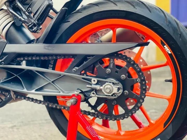 มอเตอร์ไซค์ราคาเบาๆ  KTM Duke 390 3