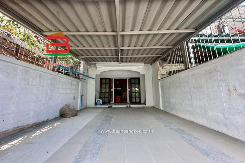   ทาวน์เฮาส์ 2 ชั้น ซอยรังสิต-นครนายก 61 เนื้อที่ 18.4 ตรว. ถนนรังสิต-นครนายก ตำบลประชาธิปัตย์ อำเภอธัญบุรี จังหวัดปทุมธานี 3