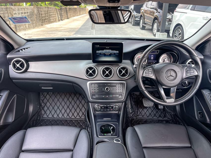 ขาย Benz Gla200 ปี17 12