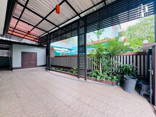 ขายบ้านเดี่ยวรีโนเวทใหม่ หมู่บ้าน ชัยพฤกษ์ วัดลาดปลาดุก ติดถนนใหญ่ ใกล้เซ็นทรัลเวสเกต 17