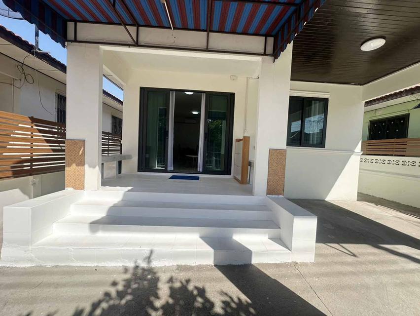 ให้เช่าบ้านเดี่ยว 1 ชั้น  บงกช 5 คลอง 2 ปทุมธานี 54 ตรว.3นอน 2น้ำ 1ครัว จอดรถ 2 คัน Renovate ใหม่  มีเฟอร์และเครื่องใช้ไฟฟ้าครบ แอร์ 3 ตัว 15