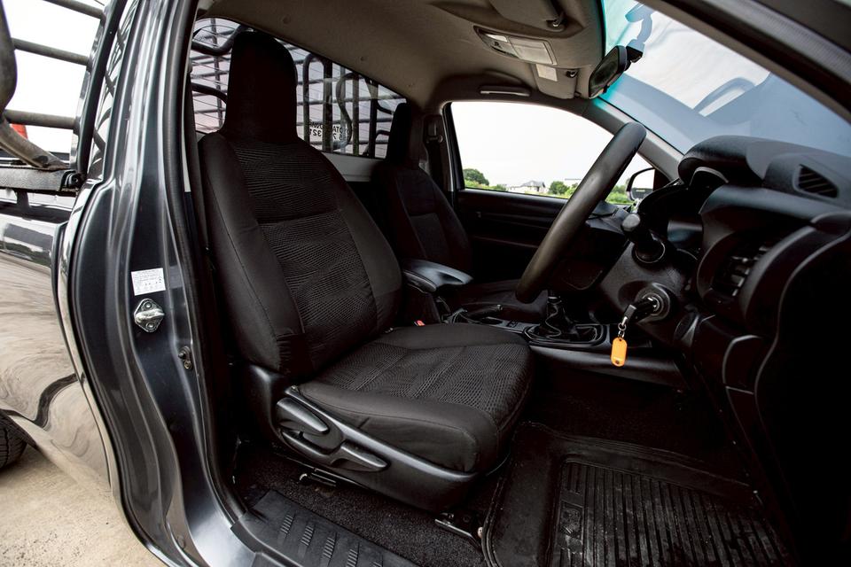 TOYOTA HILUX REVO 2.8 J PLUS STANDARD CAB สีเทา  ปี 2018  11