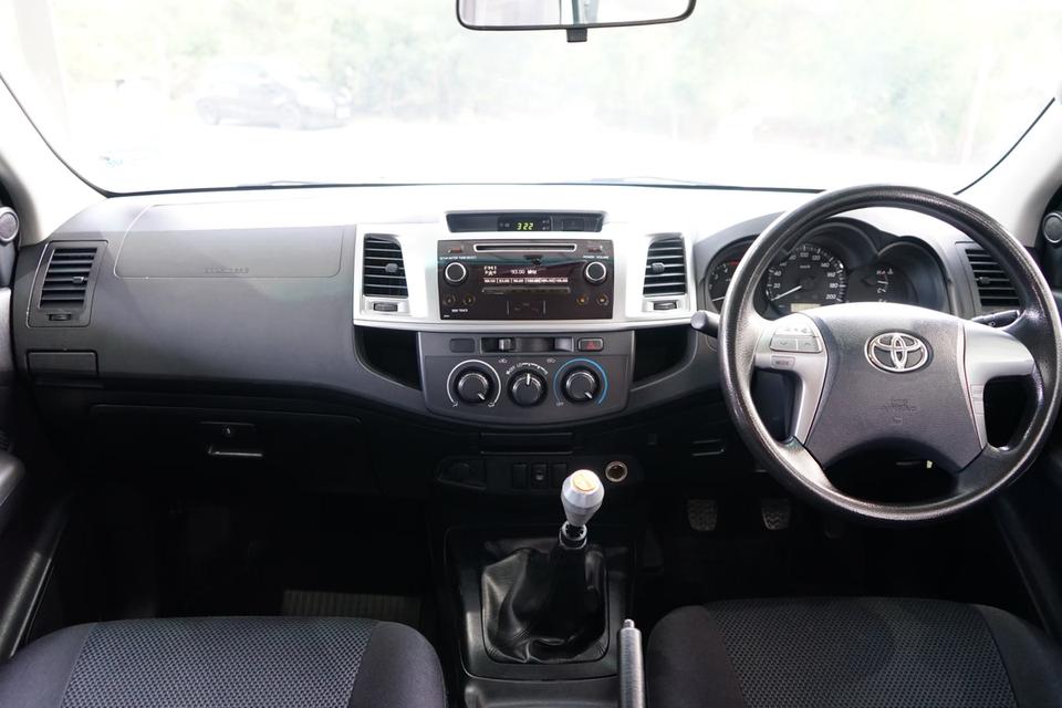 2015 TOYOTA VIGO 2.5E 7