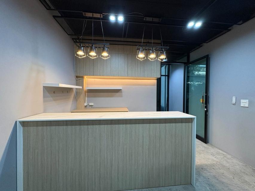 ให้เช่าอาคารสำนักงาน 3 ชั้น / ตกแต่งสไตล์ Modern / ซอยลาซาล บางนา / เข้าซอยไม่ลึก / พื้นที่ใช้สอย 1,067 ตารางเมตร / แอร์ 24 เครื่อง 2