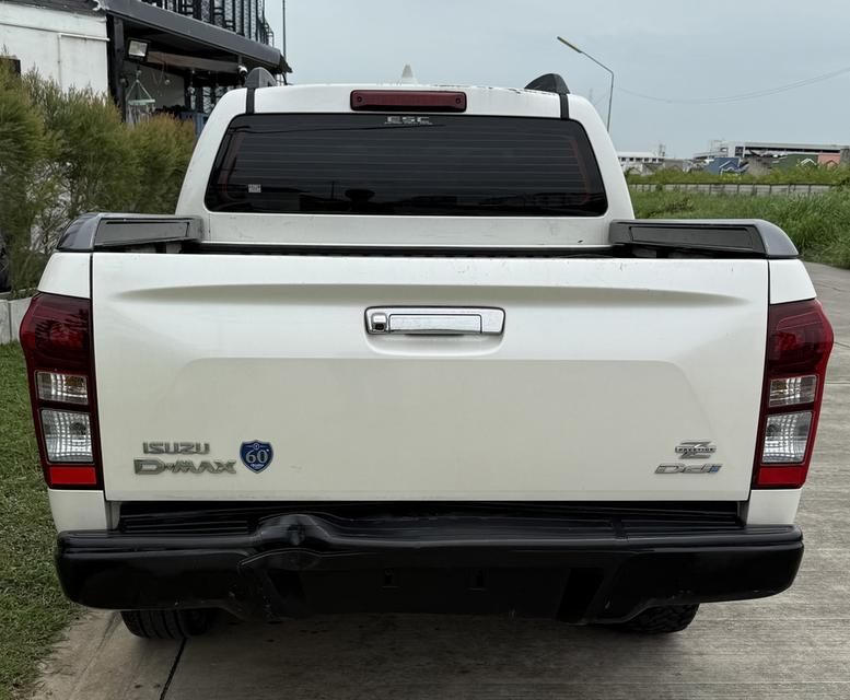 2017 ISUZU D-MAX Vcross max 3.0 Z-Prestige AT 4WD2017 ISUZU D-MAX Vcross max 3.0 Z-Prestige AT 4WD