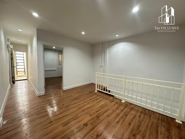 ทาวน์เฮาส์รีโนเวทใหม่ทั้งหลัง พร้อมดาดฟ้า ย่านปทุมธานี 5