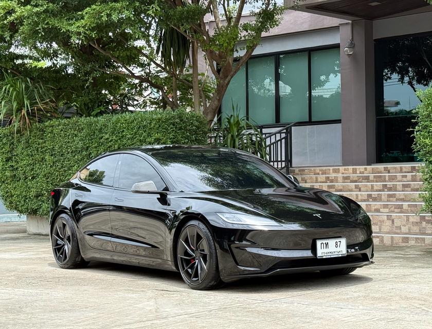 2024 TESLA MODEL 3 PERFORMANCE รถมือเดียวออกป้ายแดง สภาพป้ายแดง รถวิ่งน้อย เข้าศูนย์ตลอด รถไม่เคยมีอุบัติเหตุครับ