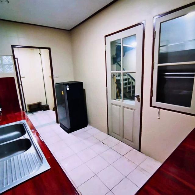 ขาย ทาวน์เฮ้าส์ 2 ชั้น 24 ตรว.หมู่บ้านบุศรินทร์ Land & House ถ.พระยาสุเรนทร์ ซอย 40 แขวงสามวาตะวันตก เขตคลองสามวา กรุงเทพฯ 17