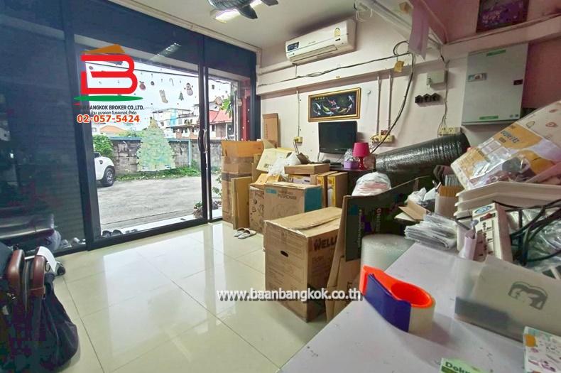 อาคารพาณิชย์ ปากซอยลาดพร้าว 69 เนื้อที่ 24 ตรว. (ใกล้BTSลาดพร้าว71) ถนนลาดพร้าว แขวงสะพานสอง เขตวังทองหลาง 3