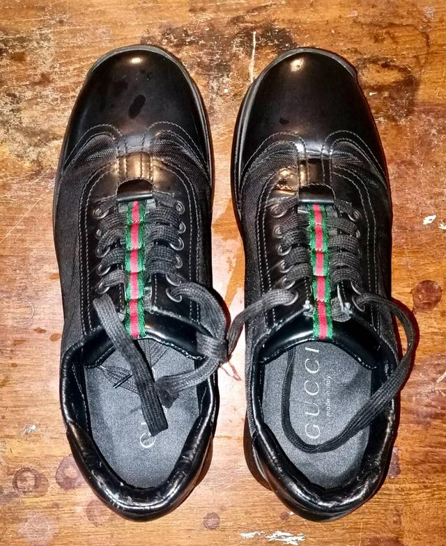 รองเท้าผ้าใบหนังแท้สีดำ  Vintage Gucci Leather Sneakers (Tom Ford Era / Early 2000s)