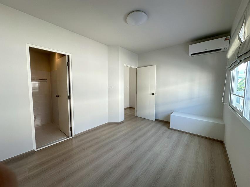 ให้เช่าทาวน์โฮมสองชั้น 2 ห้องนอน 3 ห้องน้ำ 1 ห้องรับแขก 1 ห้องครัว 1 ที่จอดรถ ขนาดที่ดิน 20 ตรว. พื้นที่ใช้สอย 89 ตรม. ให้เช่าราคา 20,000