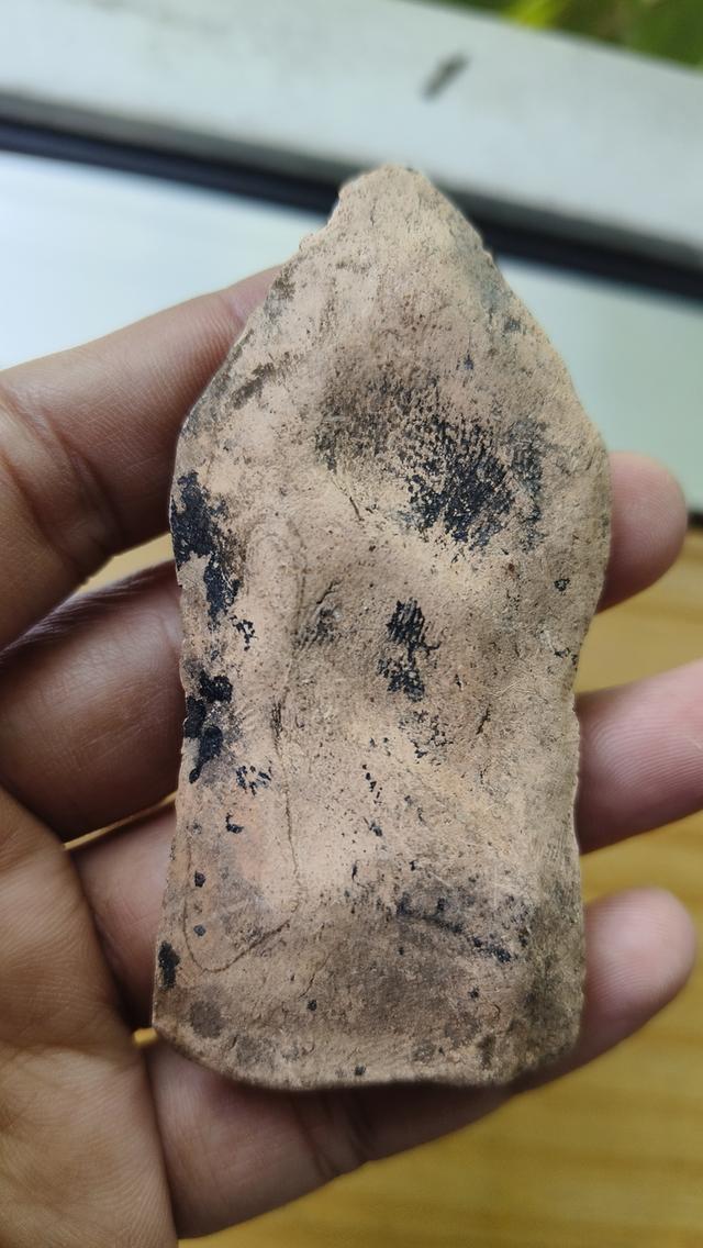 พระหูยานซุ้มเรือนแก้วฐานบัว 2 ชั้น เนื้อดิน รูปที่ 6